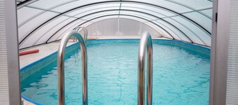 Confortable appartement pour 4 personnes avec piscine, WIFI, TV et patio