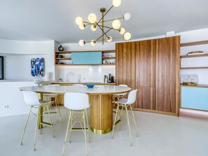 Dining - Wonderful private villa for 8 guests with WIFI, private pool, A/C, TV and terrace (Roses)