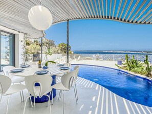 Outdoor dining - Wonderful private villa for 8 guests with private pool, WIFI, A/C, TV and terrace (Roses)
