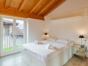 3 bedrooms, travel cot - Beautiful private villa for 6 guests with TV and balcony (Colico)