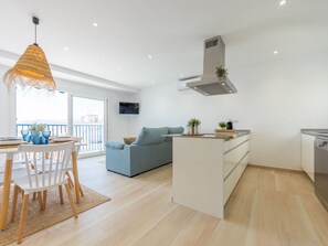 Dining - Nice apartment for 4 people with A/C, WIFI, TV, balcony and pets allowed (L'ampolla)
