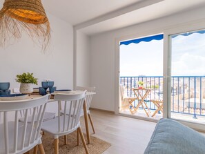 Dining - Nice apartment for 4 people with A/C, WIFI, TV, balcony and pets allowed (L'ampolla)