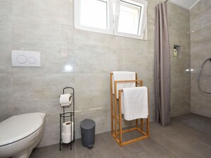 Bathroom - Beautiful private villa for 6 guests with WIFI, A/C, TV, terrace and pets allowed (Zadar)