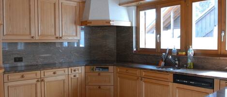 Dishwasher, high chair