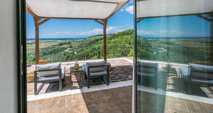 Stunning private villa for 5 guests with WIFI, A/C, TV, patio and panoramic view