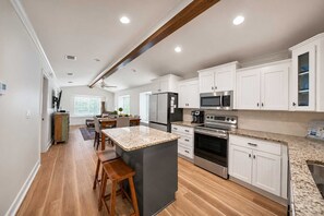 Stovetop, dishwasher - 030 Gulf Loop - Great 2 Bedroom 2 Bath with Golf Cart & Nice Screen Porch! (Panama City Beach)
