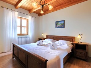 4 bedrooms, travel crib, free WiFi - Beautiful private villa for 8 people with WIFI, A/C, private pool, TV and terrace (Koromacno)