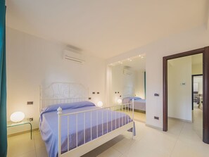 1 slaapkamer, een strijkplank/strijkijzer, reisbedje, gratis wifi