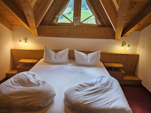 2 bedrooms, travel cot, free WiFi