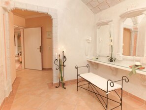 Interior - Lovely apartment for 3 guests with WIFI, TV and balcony (Ischgl)