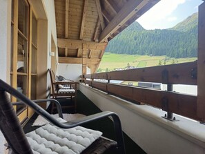 Property grounds - Lovely apartment for 3 guests with WIFI, TV and balcony (Ischgl)