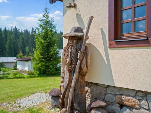 Schönes alleinstehendes Ferienhaus für 28 Personen mit  W-LAN, TV, Innenhof und Panoramablick