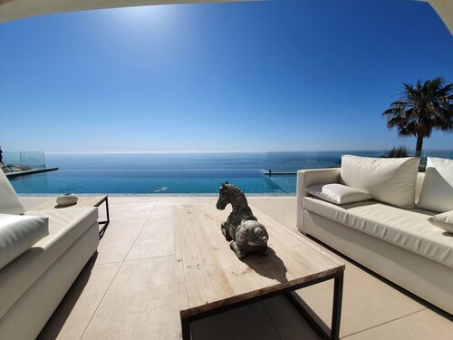 Beautiful private villa for 10 people with private pool, A/C, WIFI, TV, terrace and pets allowed