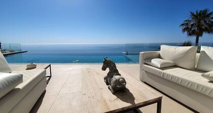 Beautiful private villa for 10 people with private pool, A/C, WIFI, TV, terrace and pets allowed