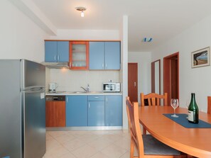 Microwave, dishwasher