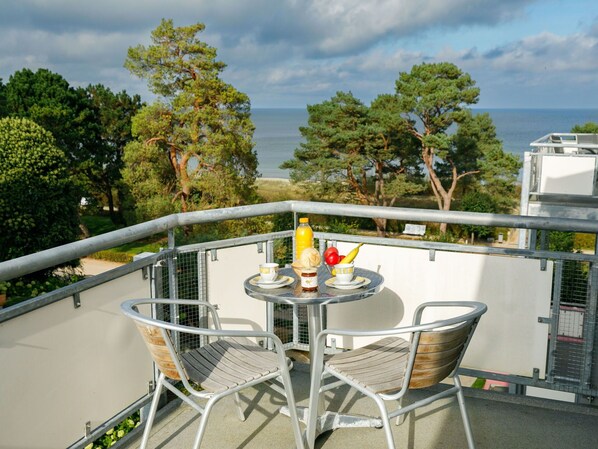 Outdoor dining - Nice apartment for 4 people with WIFI, TV and balcony (Wolgast)