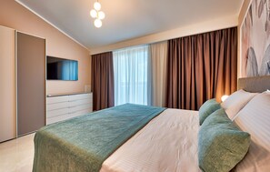 4 bedrooms, in-room safe, iron/ironing board, travel crib - Awesome home in Trget (Trget)