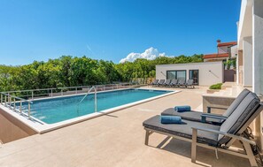 Pool - Awesome home in Trget (Trget)