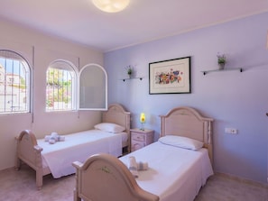 2 Schlafzimmer, Reisekinderbett, kostenloses WLAN