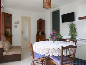 Dining - Beautiful  villa for 3 people with A/C, WIFI and terrace (Sanremo)