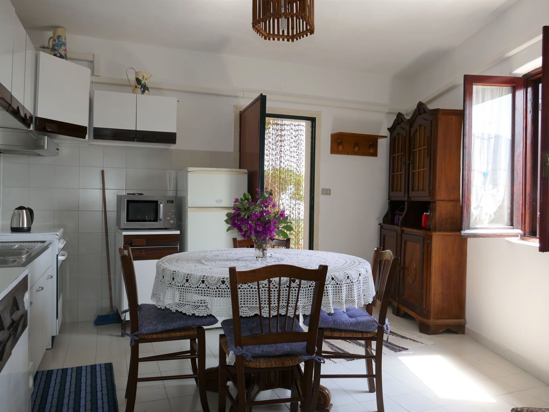 L'Eau, Ciel, Table, Meubles, Propriété, Chaise, Bleu Azur, Tableau De Plein Air, Mobilier De Jardin, Vaisselle