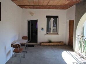 Outdoor dining - Nice apartment for 2 people with WIFI, TV and pets allowed (Agra)