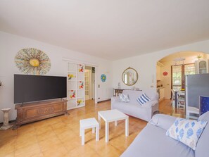 TV - Beautiful apartment for 4 people with WIFI, A/C, TV, patio and pets allowed (Pietrasanta)