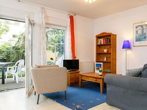 TV - Cosy apartment for 2 people with WIFI, TV, terrace and pets allowed (Koserow)