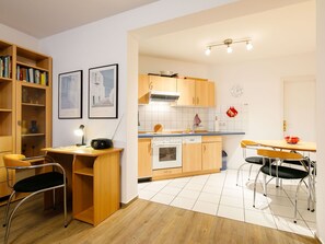 Oven, dishwasher, high chair - Cosy apartment for 4 guests with WIFI, TV, patio and pets allowed (Koserow)