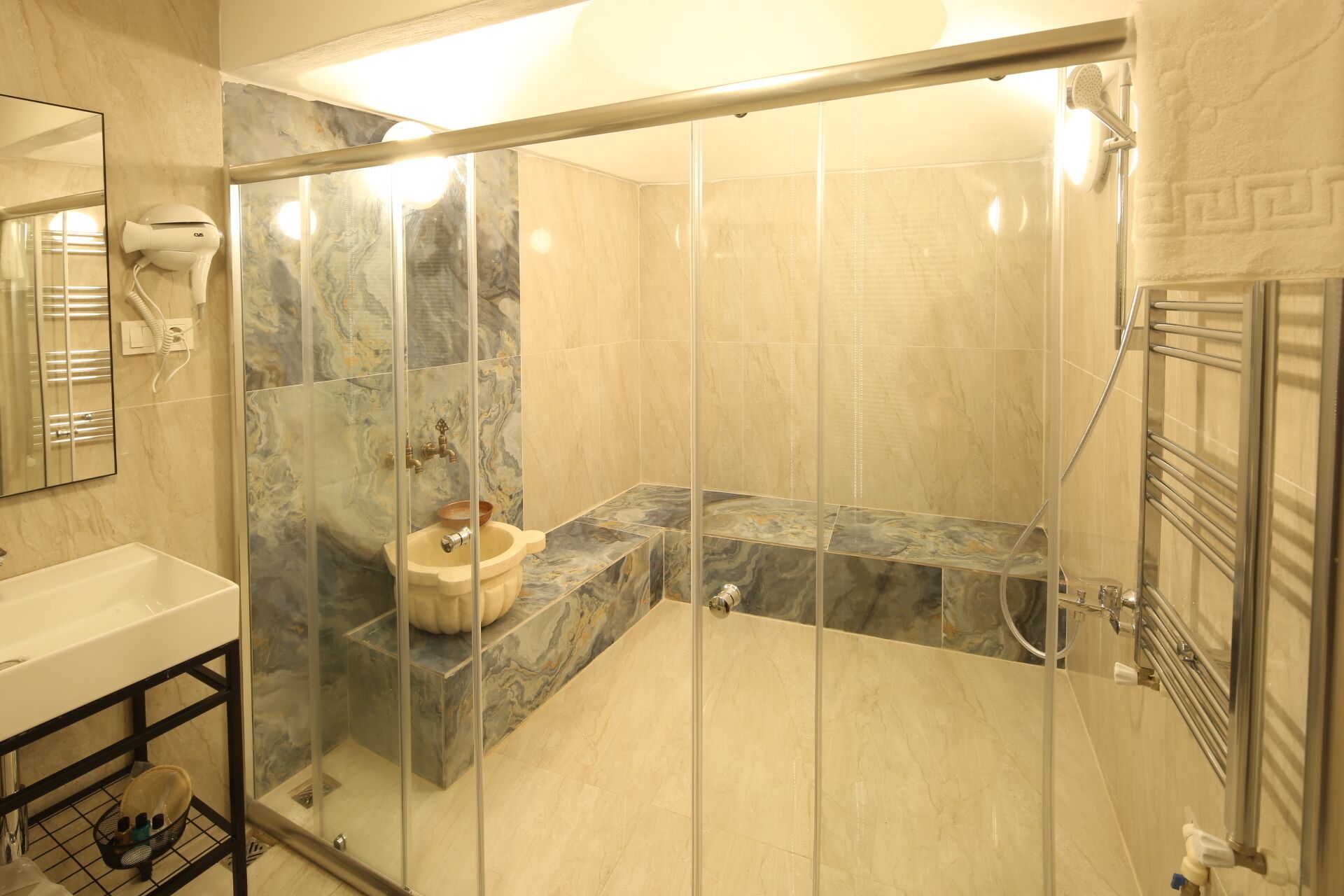 Classic Room | Bathroom