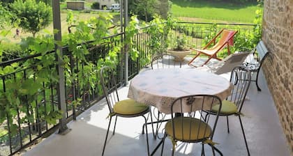 Belle maison de vacances privée avec TV, terrasse, animaux admis, vue panoramique et parking