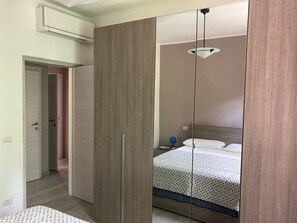 3 chambres, fer et planche à repasser