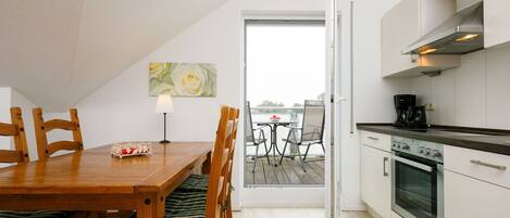 Oven, dishwasher, toaster, highchair