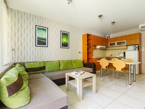 TV - Lovely apartment for 5 guests with A/C, WIFI, TV and balcony (Balatonfüred)
