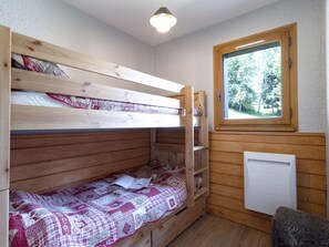 1 dormitorio, cuna de viaje, wifi y ropa de cama