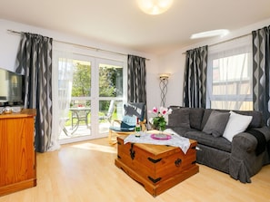 TV - Cosy apartment for 4 people with WIFI, TV, terrace and pets allowed (Wolgast)