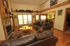 Smart TV, chimenea, reproductor de DVD, estéreo