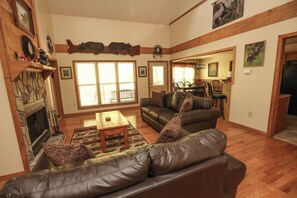 Smart-TV, Kamin, DVD-Player, Stereoanlage