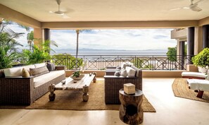 Deluxe Apartment, Beach View | Terrace/patio