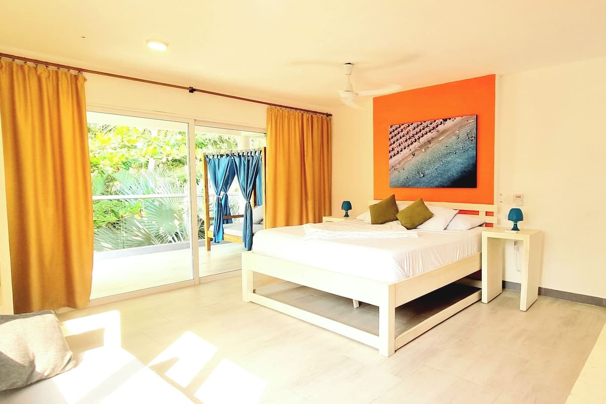 Quarto superior | Roupas de cama premium, edredons de pluma, cofres nos quartos