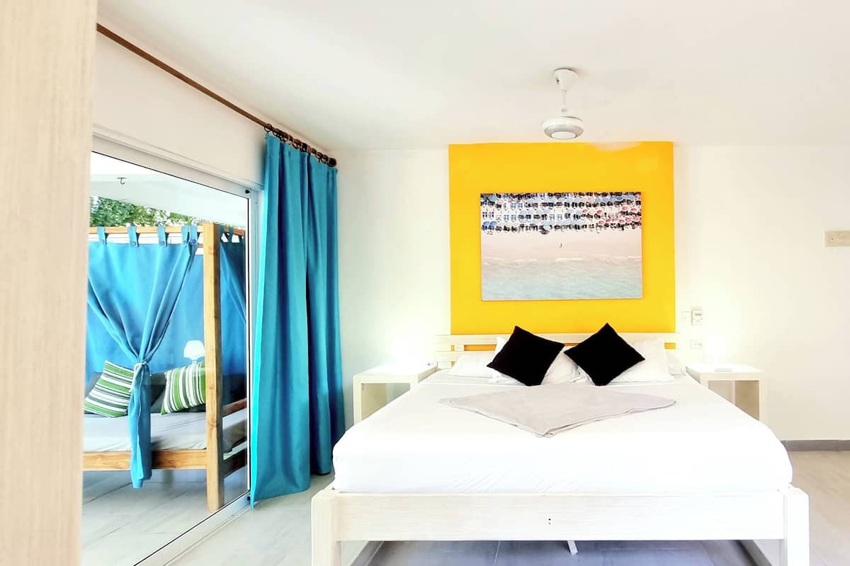 Quarto superior | Roupas de cama premium, edredons de pluma, cofres nos quartos