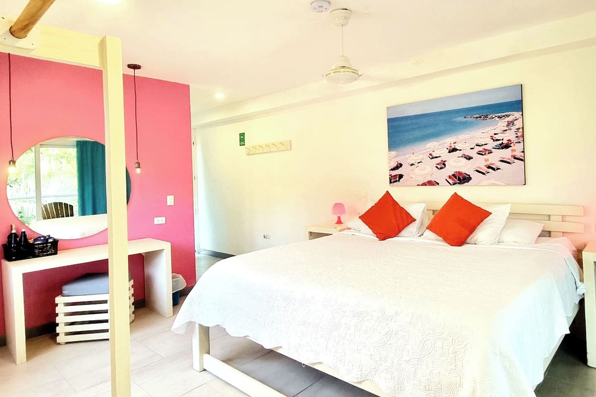 Standaard kamer | Luxe beddengoed, donzen dekbedden, een minibar, een kluis op de kamer