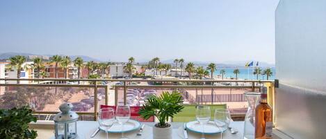 تناول الطعام بالخارج