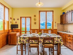 Dining - Stunning private villa for 6 people with TV, terrace and pets allowed (Poira)