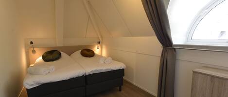 5 habitaciones, tabla de planchar con plancha y wifi gratis