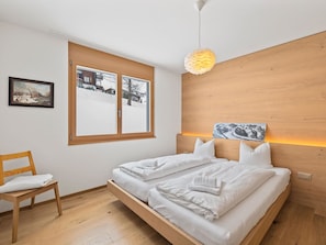 3 bedrooms, free WiFi, bed sheets