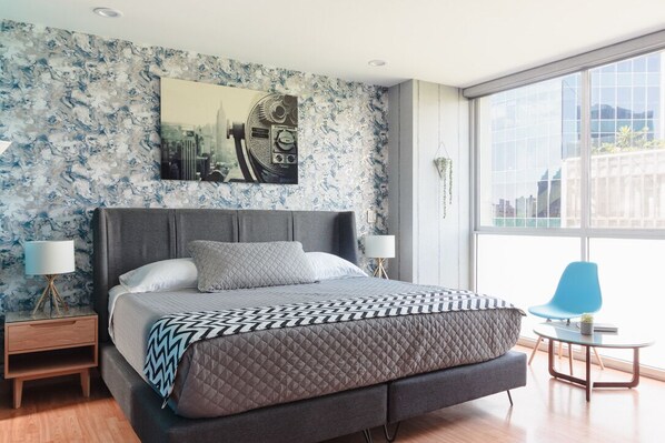 5 bedrooms, iron/ironing board, WiFi, bed sheets
