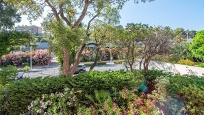 Property grounds - Lovely apartment for 4 guests with WIFI, A/C, TV and terrace (Cavalaire-sur-mer)