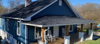 Lincolnton Rail Trail Downtown Family Home | Newly Renovated Walk to Main Street and Splash Park!