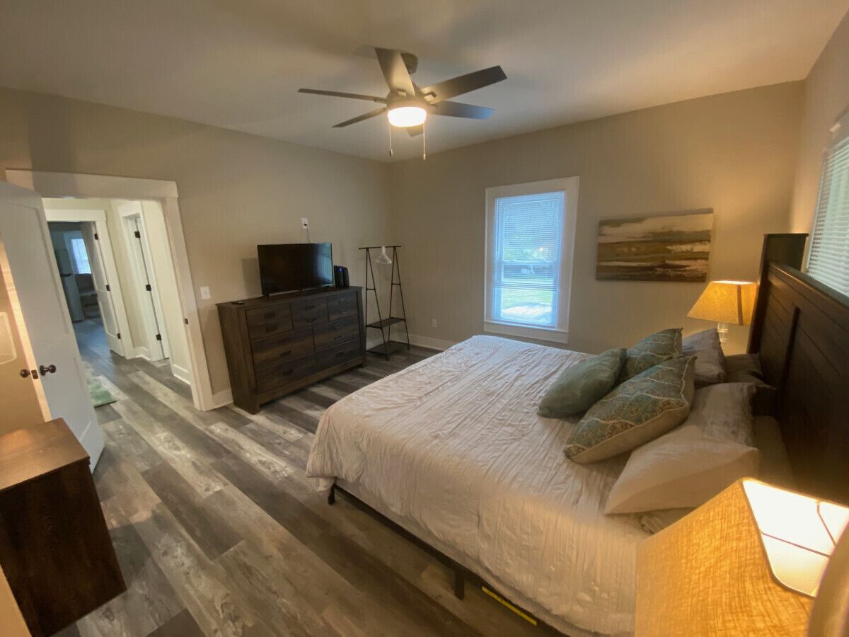 3 bedrooms, desk, iron/ironing board, free WiFi